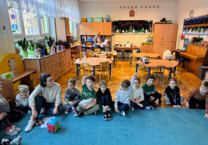 Rozmowa Pedagoga specjalnego z dziećmi na temat ich doświadczeń związanych z przemocą rówieśniczą.